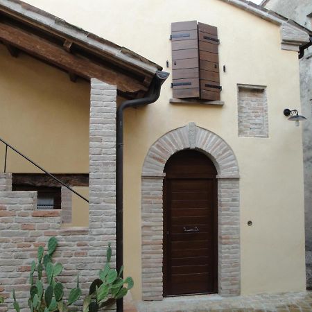 Hôtel Al Castello à Tavullia Extérieur photo