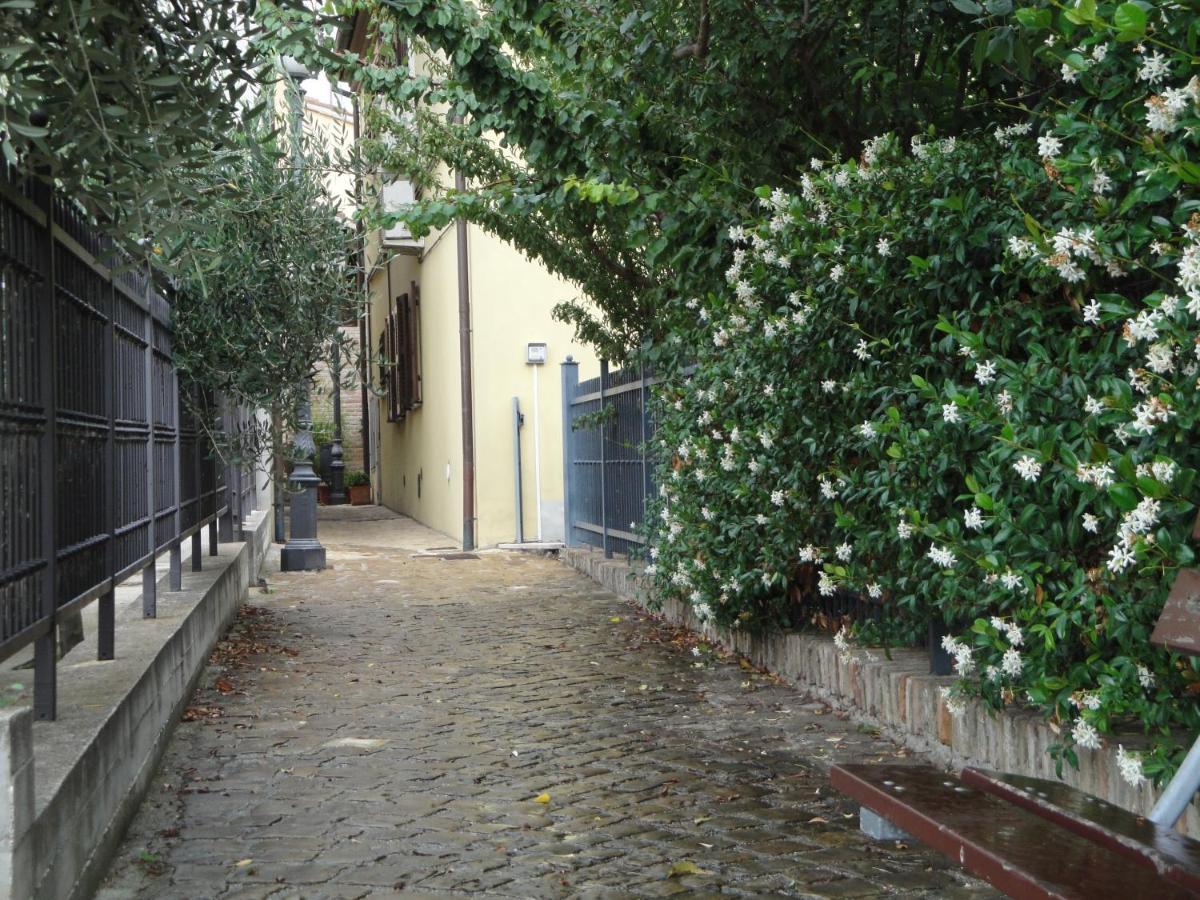 Hôtel Al Castello à Tavullia Extérieur photo