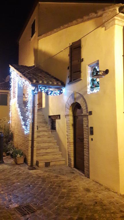 Hôtel Al Castello à Tavullia Extérieur photo